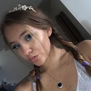 Meet your Posher, Isabella